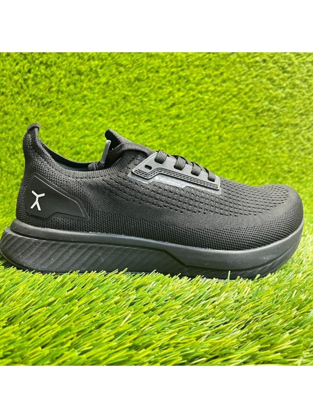 Flux Adapt Waterproof Runner Stealth Black Womens Size 8 Athletic Knit Shoes